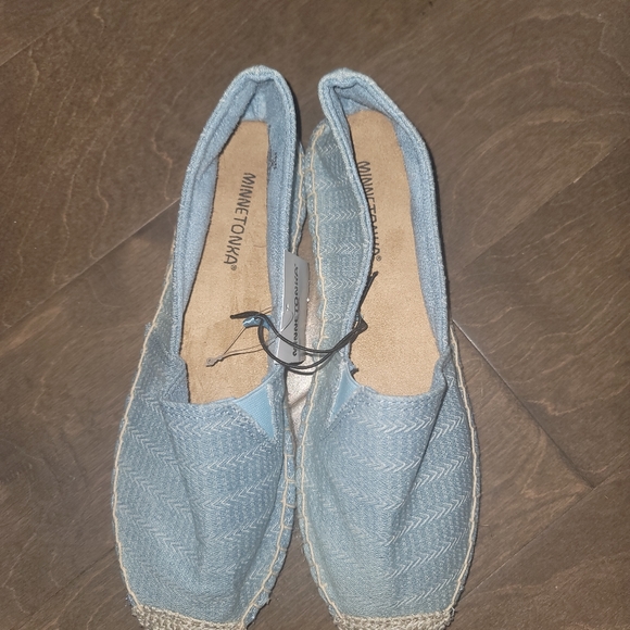NWT Minnetonka Flats Women's size 9M Light Blue Fashion - Picture 3 of 5